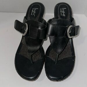 bõøc b.o.c Born Concepts Women’s leather flower flip flops sandals